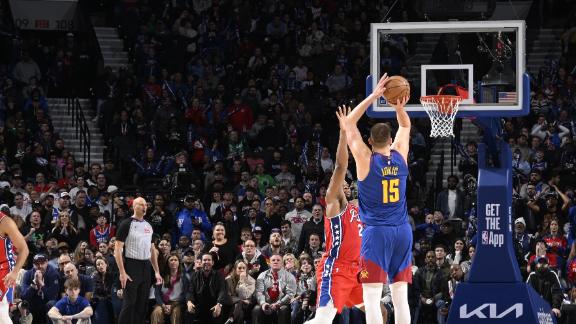 Nikola Jokic lidera a los Nuggets en una victoria épica sobre los 76ers, 137-134