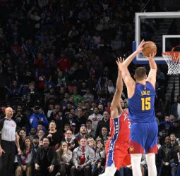 Nikola Jokic lidera a los Nuggets en una victoria épica sobre los 76ers, 137-134