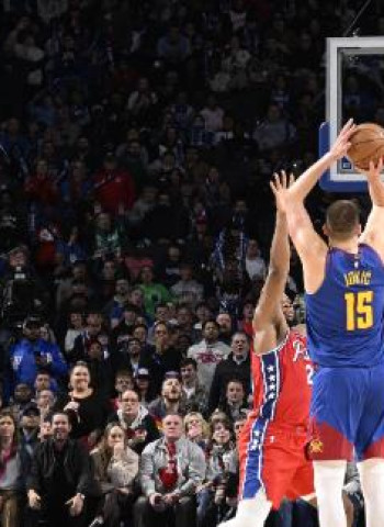 Nikola Jokic lidera a los Nuggets en una victoria épica sobre los 76ers, 137-134