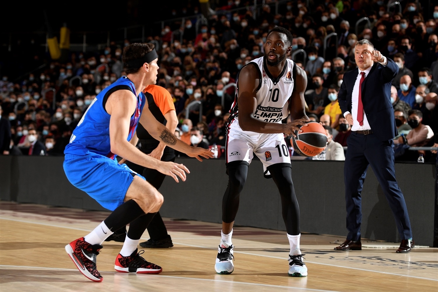 Sergio Rodríguez se exhibe y Milán asalta el Palau (73-75)