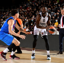 Sergio Rodríguez se exhibe y Milán asalta el Palau (73-75)