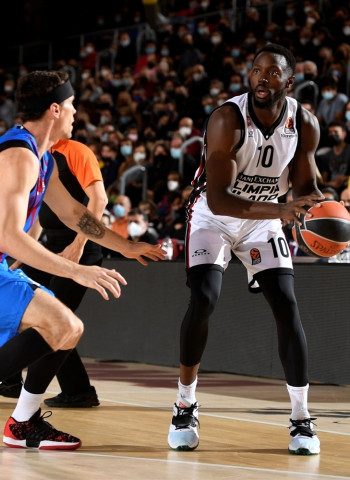 Sergio Rodríguez se exhibe y Milán asalta el Palau (73-75)