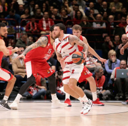 El Milán, un poco más cerca de los playoffs tras su victoria ante el Olympiacos (66-57)