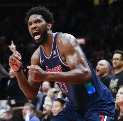 [3-0] Un agónico triple de Embiid decanta el resultado (104-101)