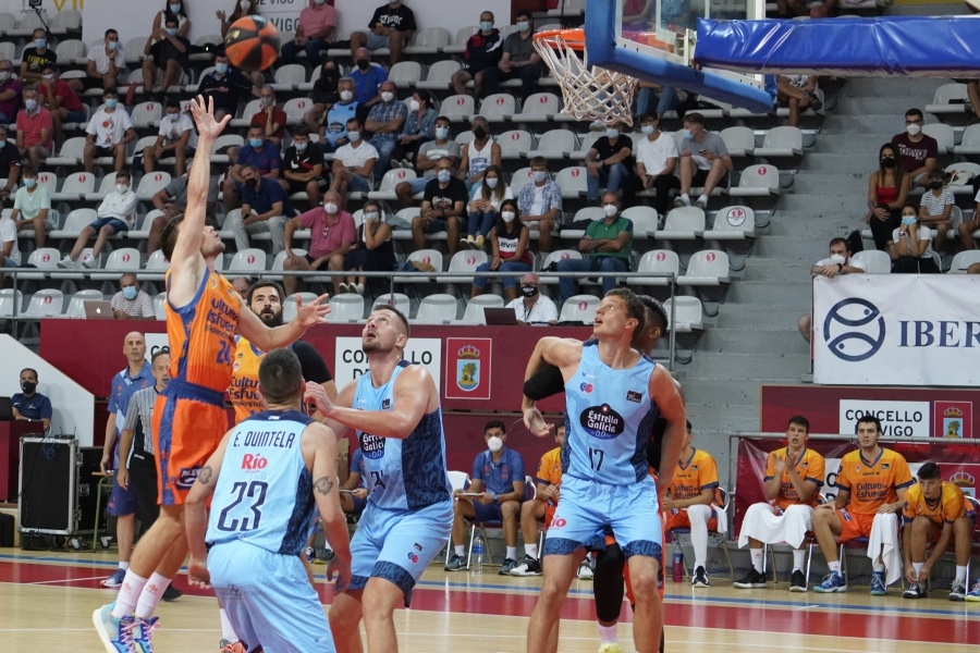 Tercer triunfo del Valencia de la pretemporada ante Rio Breogán en Vigo (66-75)