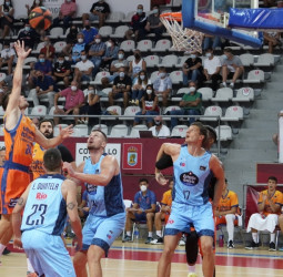Tercer triunfo del Valencia de la pretemporada ante Rio Breogán en Vigo (66-75)