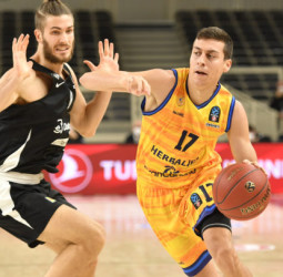 Claro triunfo en Trento para acceder al Top16 como líderes (56-67)