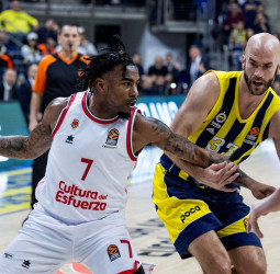El Fenerbahce vuelve a mostrar su versión más letal ante el Valencia, 118-88