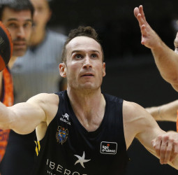 El último cuarto condena a Valencia Basket ante Iberostar Tenerife (89-95)