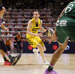 Málaga no pudo contra la historia. Tenerife ganó y clasificó, 91-83