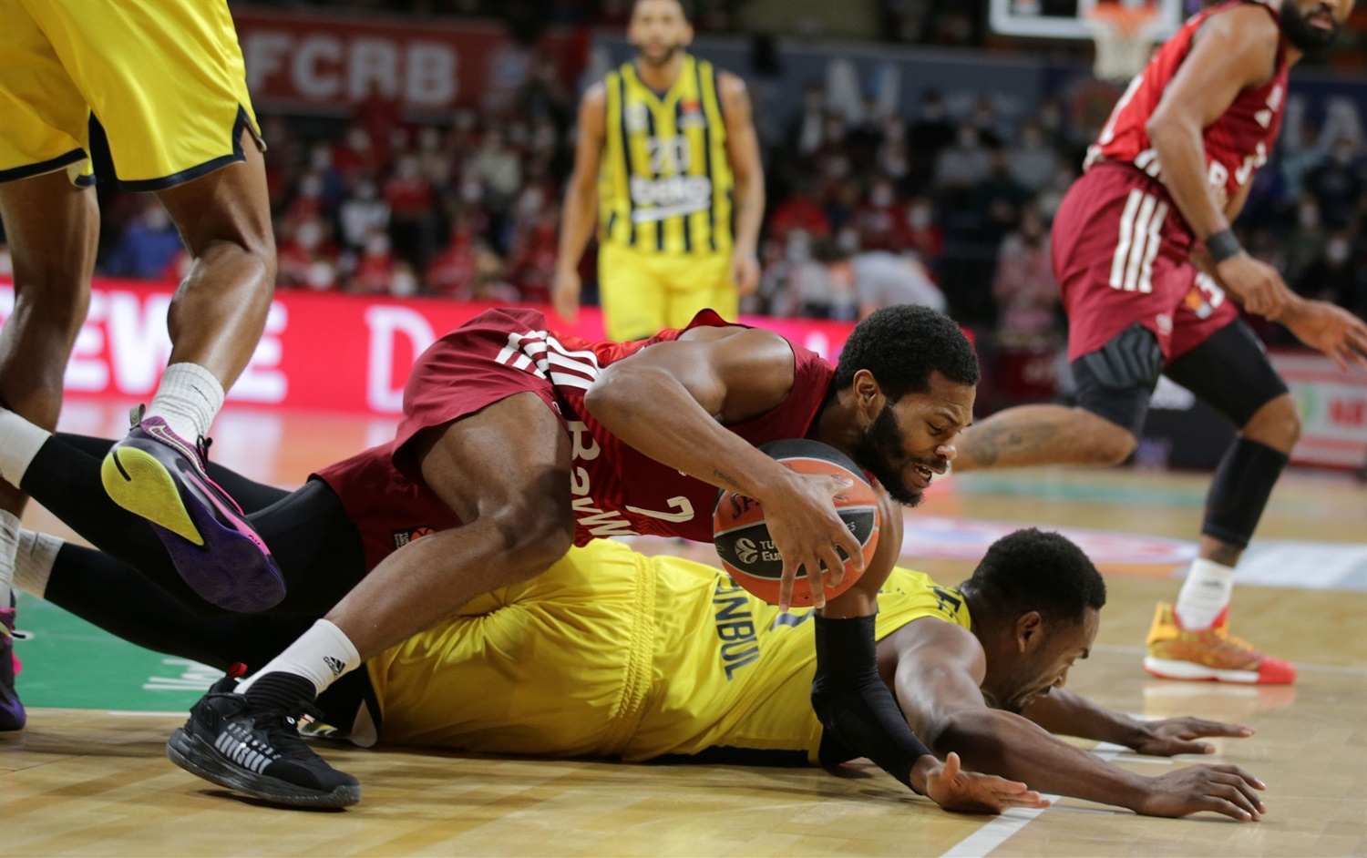 El Bayern Múnich se aprovecha del mal momento del Fenerbahce (71-63)
