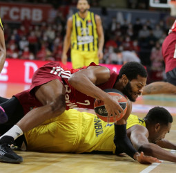 El Bayern Múnich se aprovecha del mal momento del Fenerbahce (71-63)
