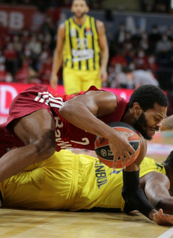 El Bayern Múnich se aprovecha del mal momento del Fenerbahce (71-63)