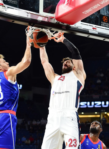El CSKA Moscú se impone al Anadolu Efes tras un emocionante (96-100)
