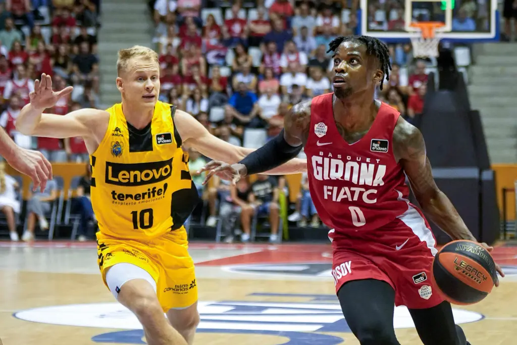 El Lenovo Tenerife enlaza en Girona su segunda victoria (66-79)