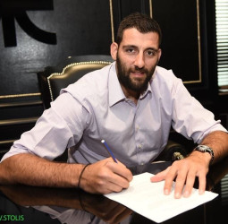 El Panathinaikos anuncia el fichaje de Ioannis Bourousis