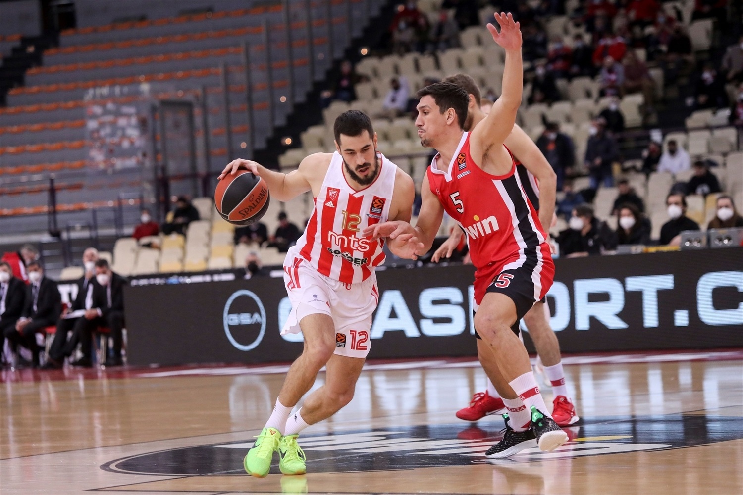 El Estrella Roja le propina la primera derrota en casa al Olympiacos (72-76)