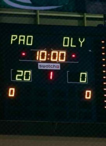 Olympiacos consuma su amenaza de no jugar ante el Panathinaikos y desciende a la segunda griega