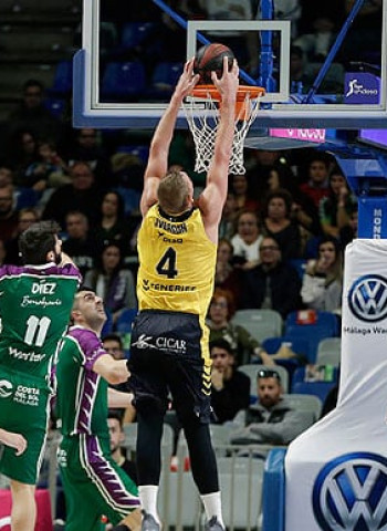 Iberostar Tenerife se llevó la victoria del Carpena (61-78)