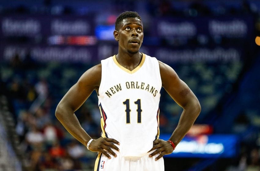Sin Davis, Holiday rescata a los Pelicans