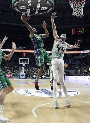 Victoria en el Carpena ante Divina Joventut (86-74)