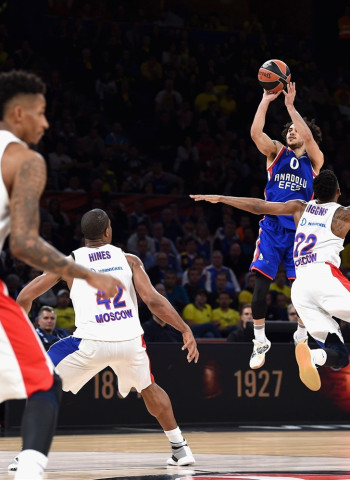 Shane Larkin apurará sus opciones NBA hasta el final