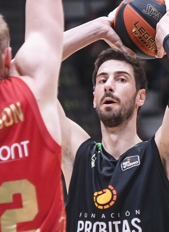 Una victoria agónica del Joventut impide que el Zaragoza sume su primera (89-84)