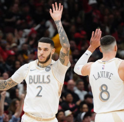 En el homenaje a Rose, los Bulls acribillan a triples a los Knicks, 126-139