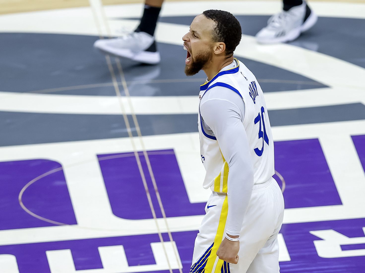 Curry revienta el sueño de los Kings (120-100) [3-4]