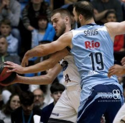 El Monbus Obradoiro se lleva su primer derbi en tierra lucense (88-90)