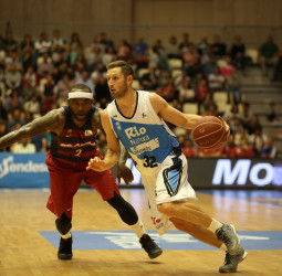 El Rio Natura Monbus se despide de una dura temporada con derrota ante el Barcelona (71-76)