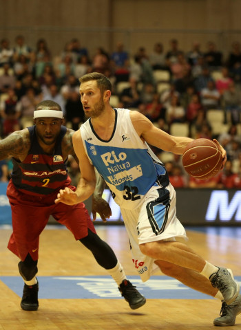 El Rio Natura Monbus se despide de una dura temporada con derrota ante el Barcelona (71-76)