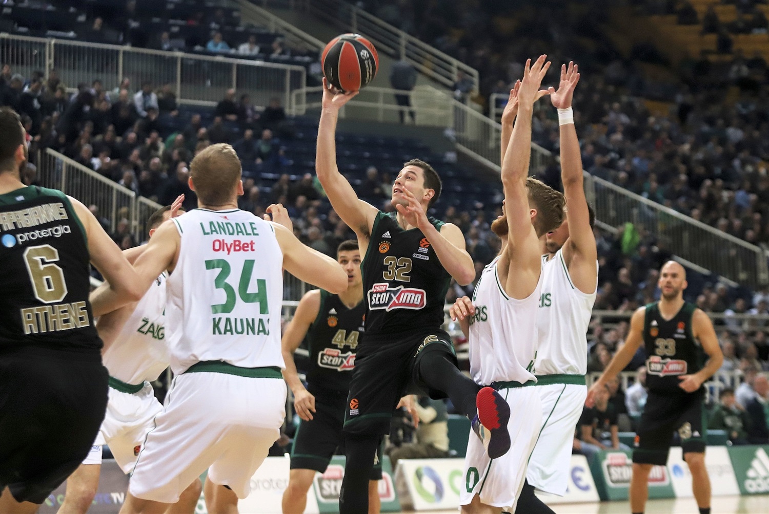 Jimmer Fredette vuelve a los Shanghai Sharks