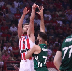 Olympiacos golpea primero en la final griega ante el Panathinaikos