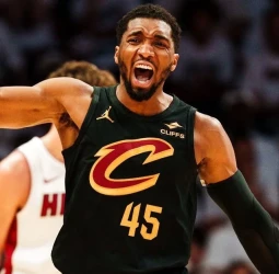 Cleveland avanza con la victoria más contundente en la historia de los playoffs, 138-83 [4-0]