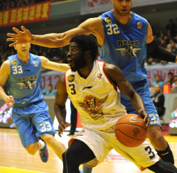 Pooh Jeter quiere volver a Europa