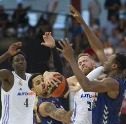 El Real Madrid cede con el UCAM en Puertollano (91-104)