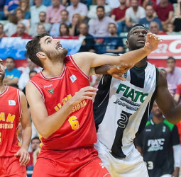 El FIATC Joventut pierde en el último segundo en un partido vibrante (80-78)