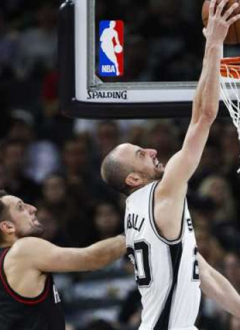 Ginobili se toma su tiempo para decidir su futuro