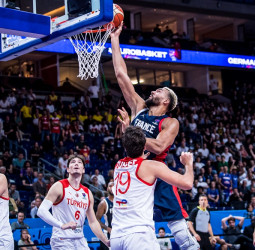Gobert salva a Francia en la prórroga (87-86)