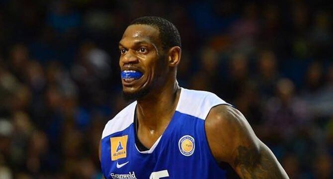 El Olympiacos negocia por Frank Elegar