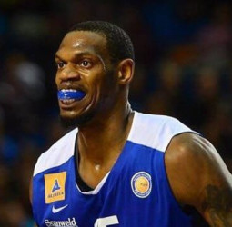 El Olympiacos negocia por Frank Elegar