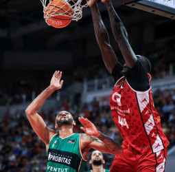 Fenerbahce posa su interés en Jilson Bango