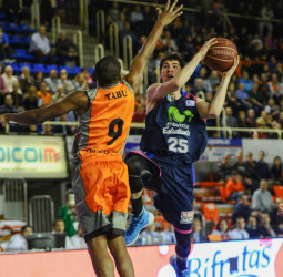 Levon Kendall, en su presentación: "veo al equipo motivado y listo para jugar fuerte"