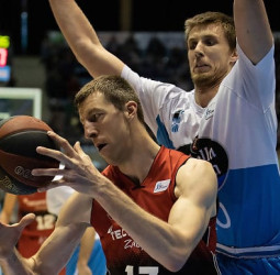 Fran Vázquez sufre una lesión muscular en el gemelo de la pierna izquierda