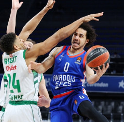 Efes fuerza el Juego 4, los Rojos ganan el primer partido de la final
