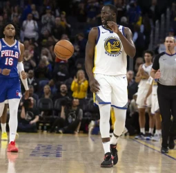 Los Warriors doblegan a los Sixers