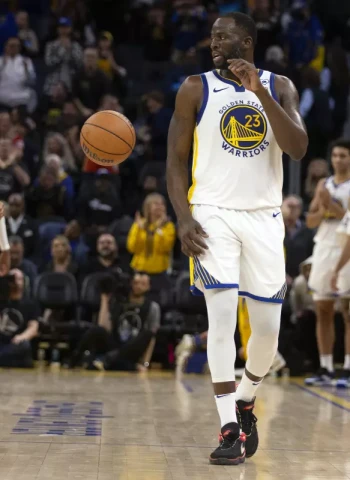 Los Warriors doblegan a los Sixers