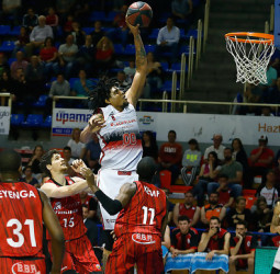 El Zaragoza resiste la remontada fuenlabreña y se aferra al 'playoff' (87-88)
