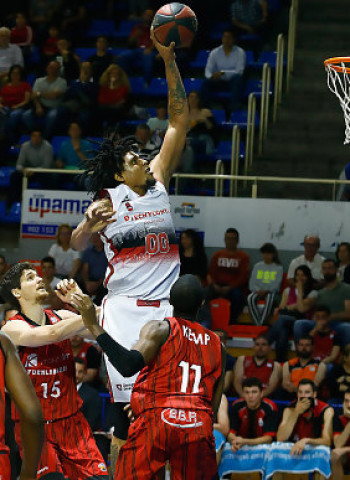 El Zaragoza resiste la remontada fuenlabreña y se aferra al 'playoff' (87-88)
